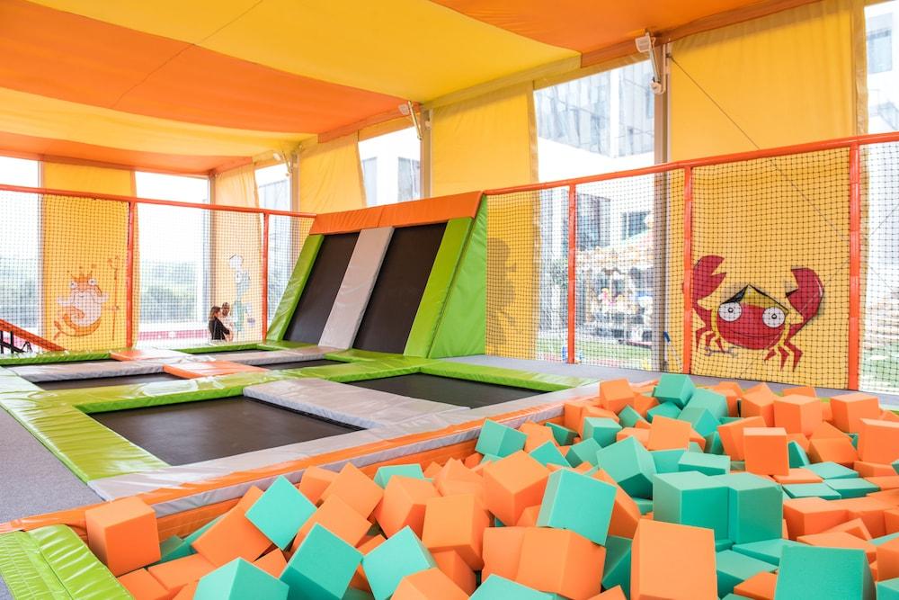 维拉加尔辛特拉酒店 外观 照片 A trampoline park in China